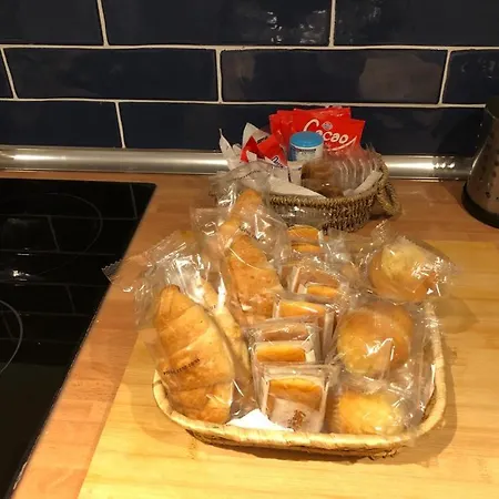 Tranquilo E Ideal Parejas, Con Bonitas Vistas De Y Fantàstica Ubicación *